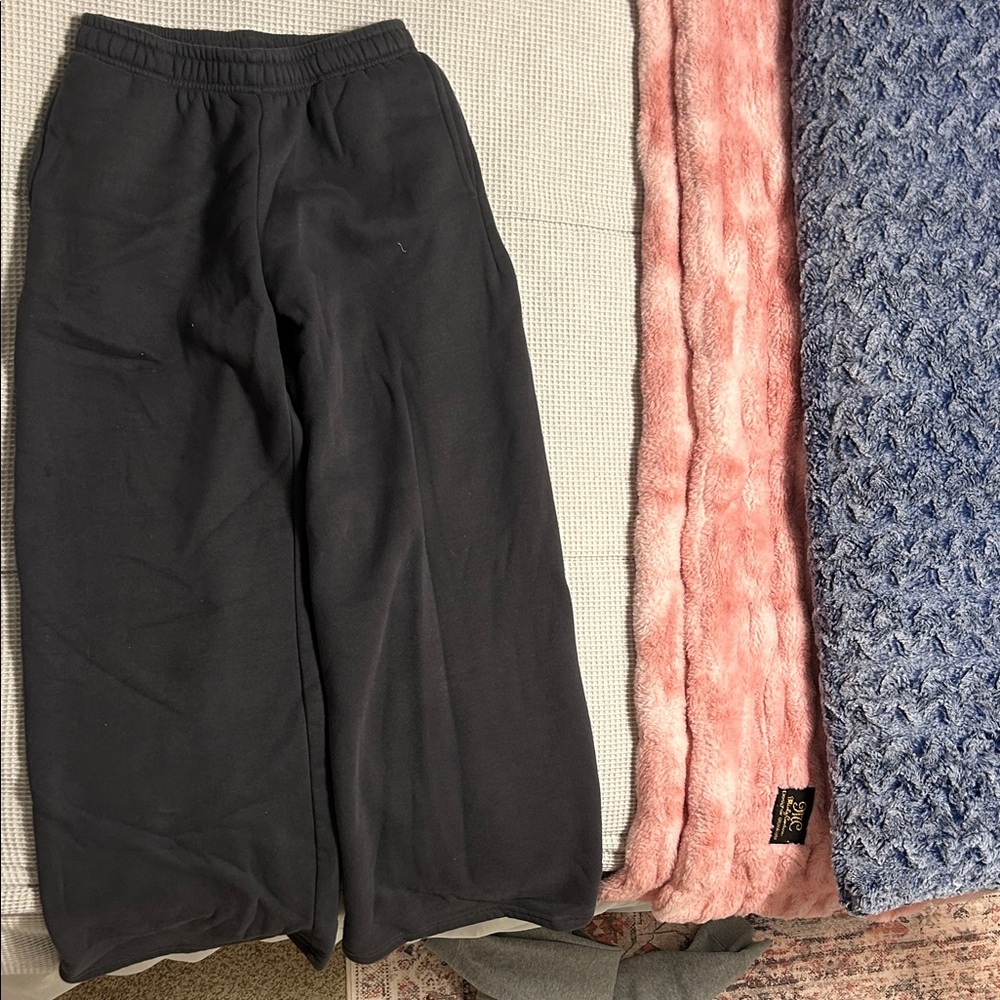 Edikted wide leg gray bow sweatpants (part of a set)
